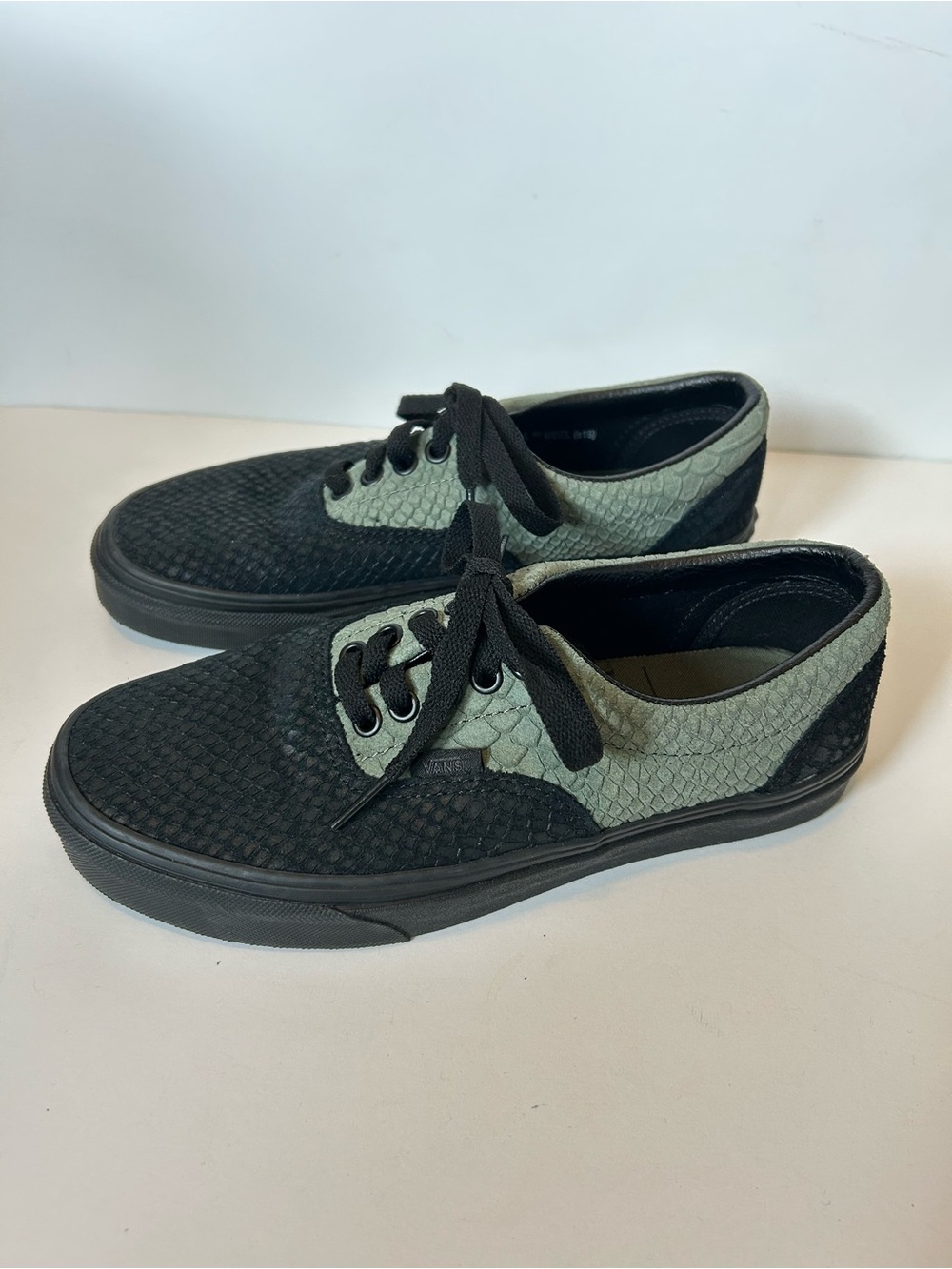 Vans x Harry Potter Slytherin sneakers, size 8